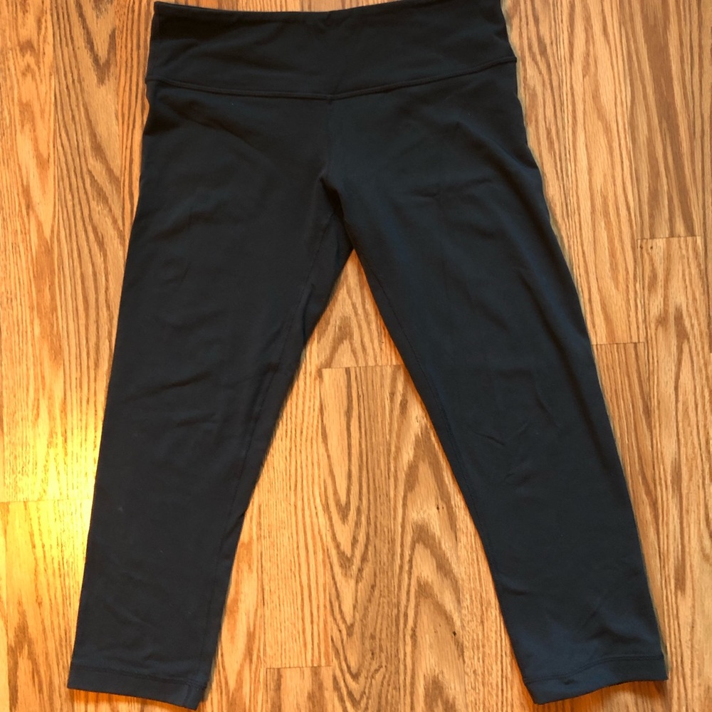 Lululemon wonder under crop in gray